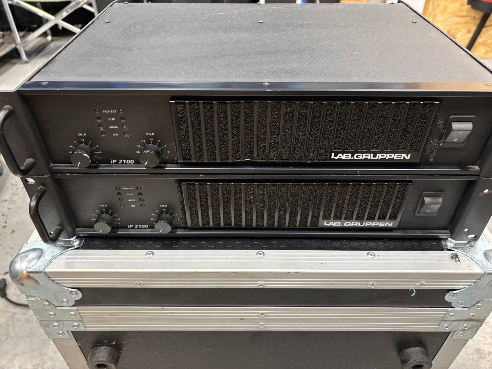 LAB Gruppen iP 2100 versteker, Musique & Instruments, Enlèvement ou Envoi, Comme neuf, Sono