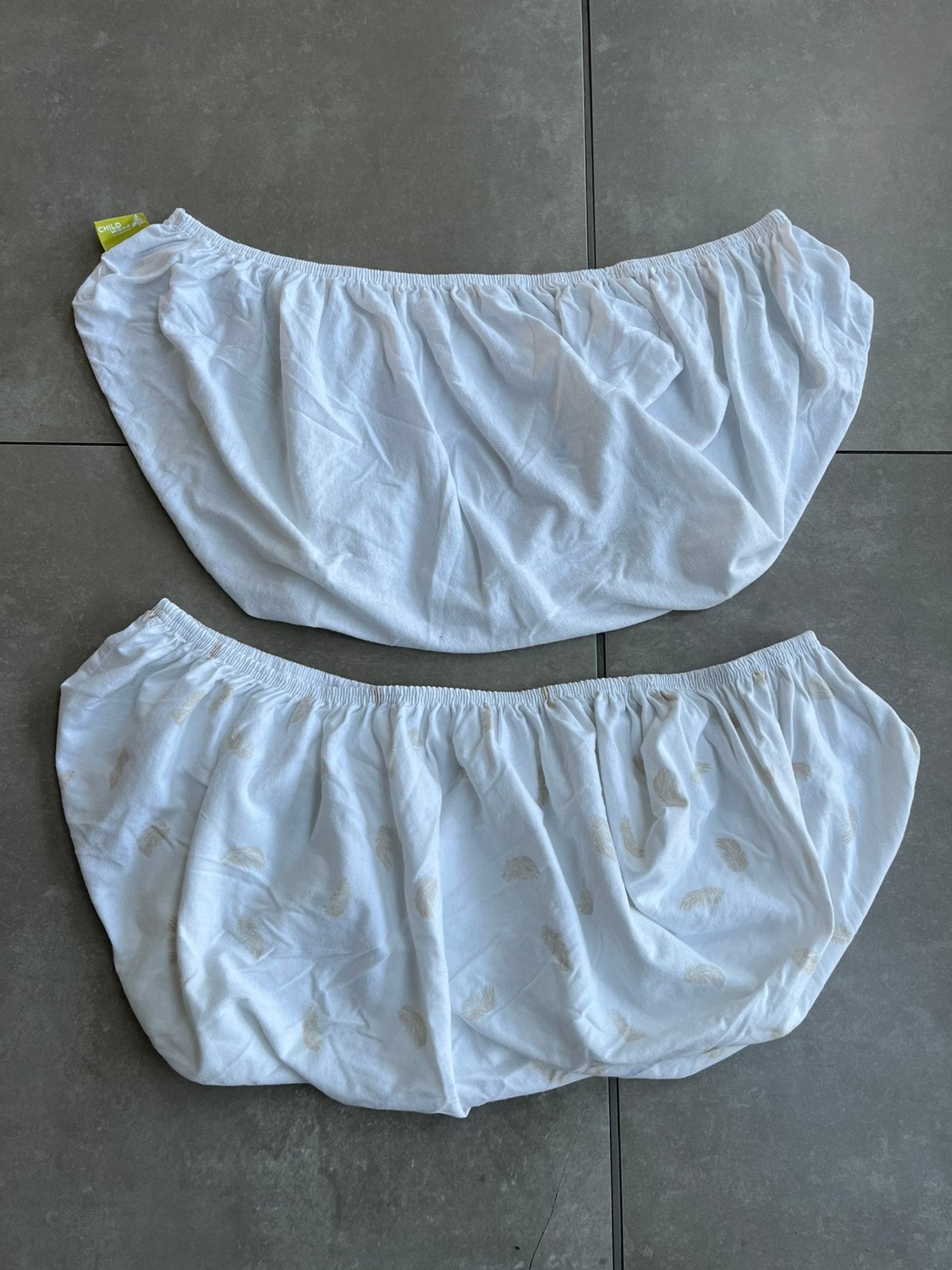 Deux draps pour matelas de 40 x 90 cm, Drap-housse ou Taie d'oreiller, Garçon ou Fille, Enlèvement ou Envoi, Comme neuf