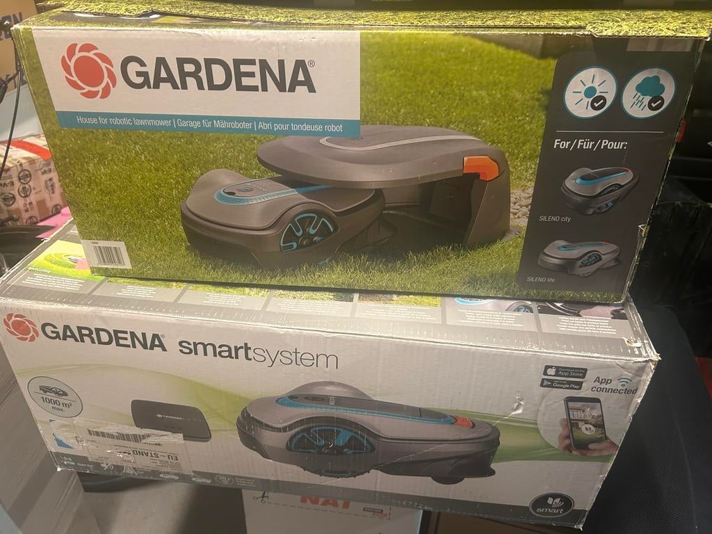 Gardena smart sileno life  1000m2 met garage, Ophalen of Verzenden, Zo goed als nieuw