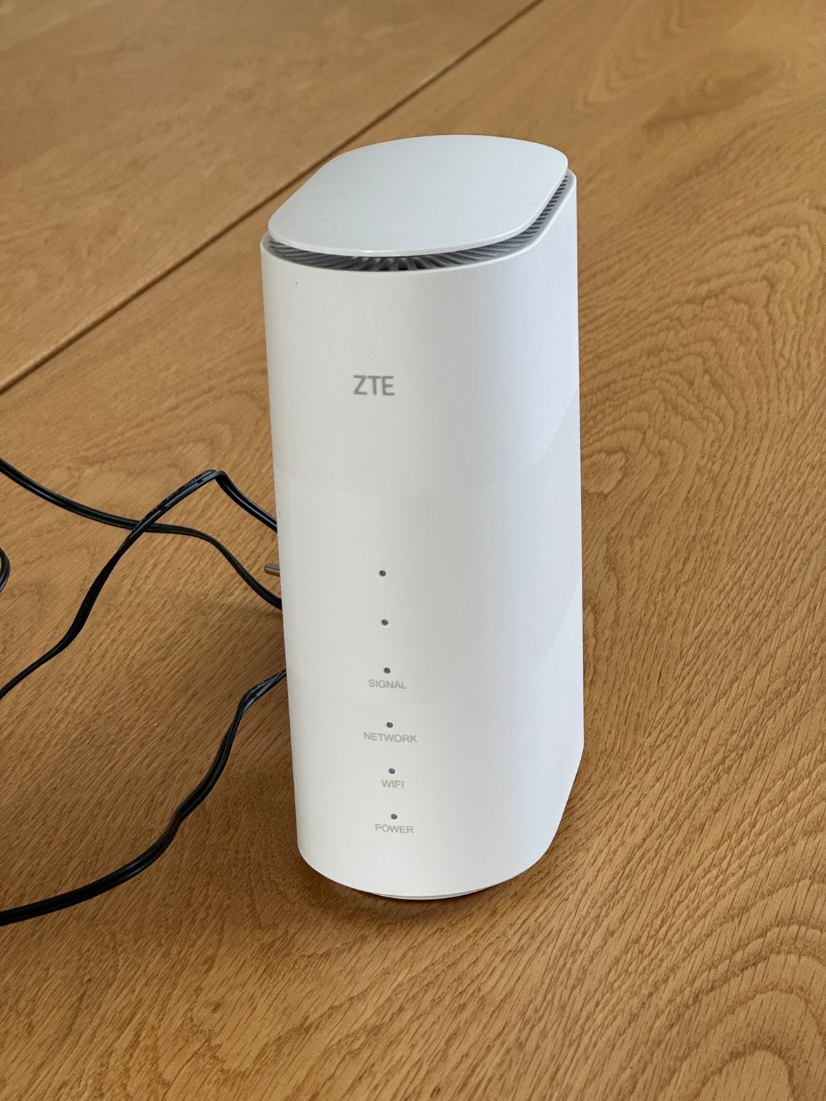 ZTE MC801A - 5G ROUTER, Computers en Software, Routers en Modems, Ophalen, Zo goed als nieuw, Router