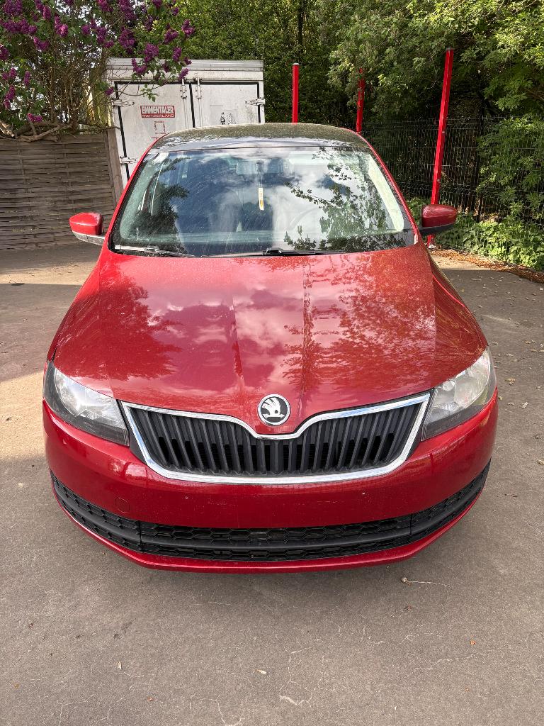 Skoda Rapid, Autos, Rouge, Euro 5, 5 portes, 105 kW