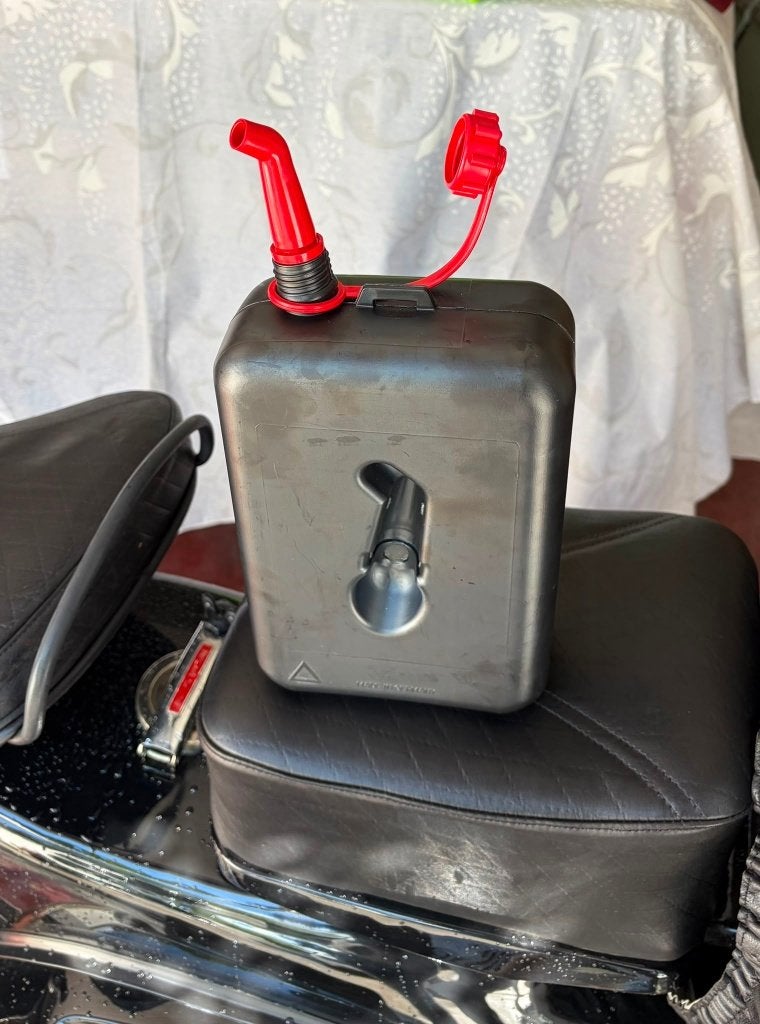 Bidon de carburant LONG TRIP de 2 L, Neuf, Enlèvement ou Envoi, Vespa, Autres types