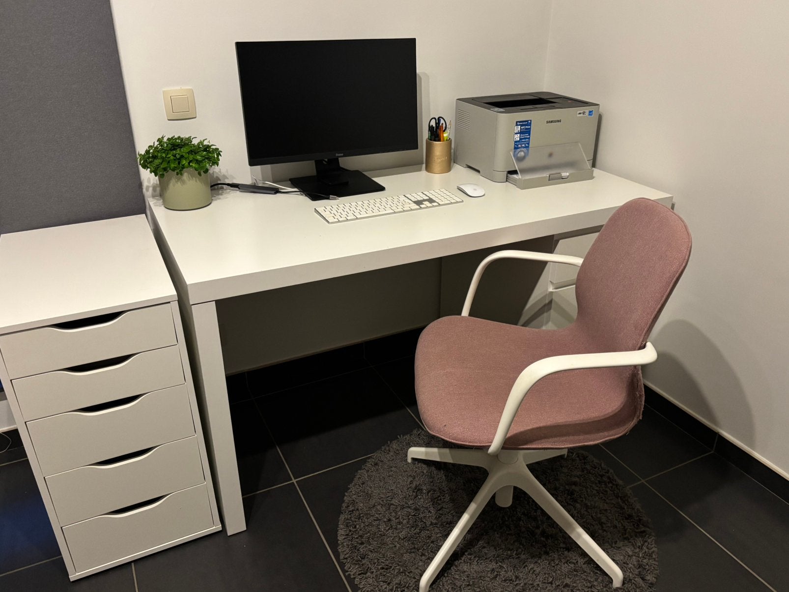 IKEA bureau met opbergruimte + bureaustoel – wit/roze, Scandinave, 65 cm, Avec tiroirs, Enlèvement