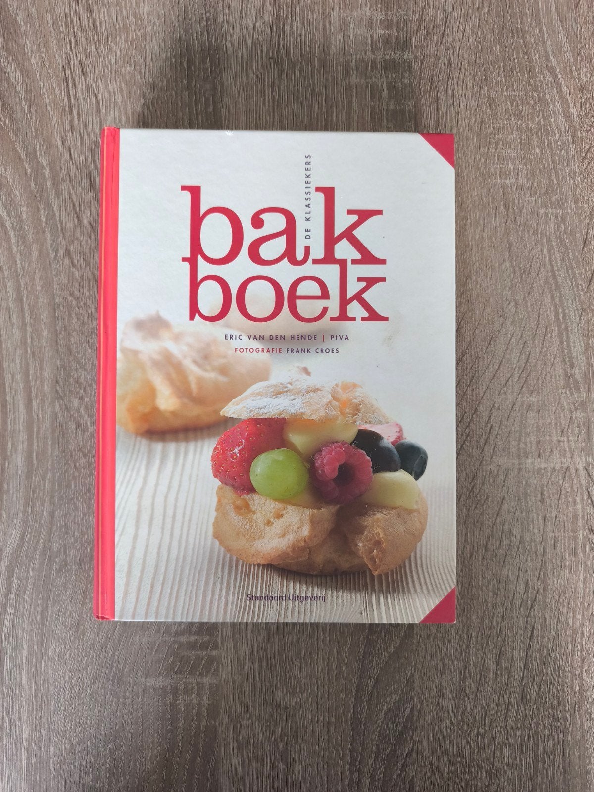 Bakboek De Klassiekers Eric van den Hende Piva Prima staat, Boeken, Kookboeken, Ophalen