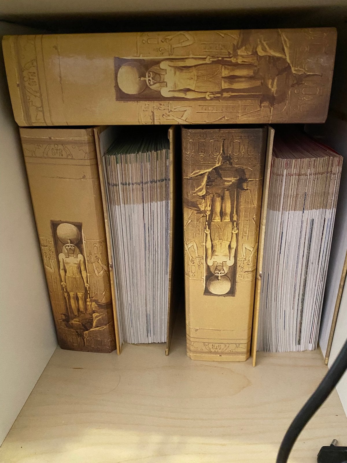 Collection farde atlas Egypte, Collections, Enlèvement