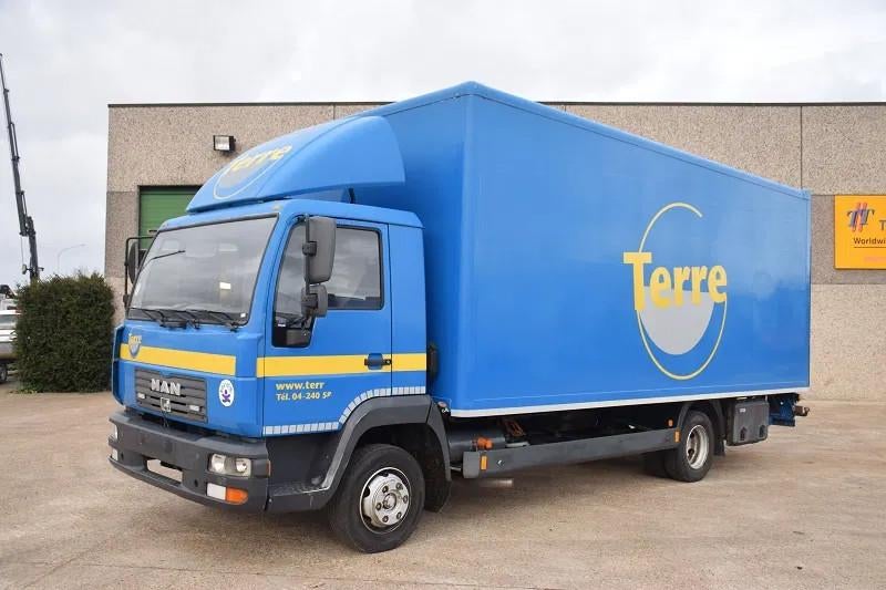 MAN L2000 (bj 2002), Auto's, Vrachtwagens, Achterwielaandrijving, Blauw, MAN, Bedrijf