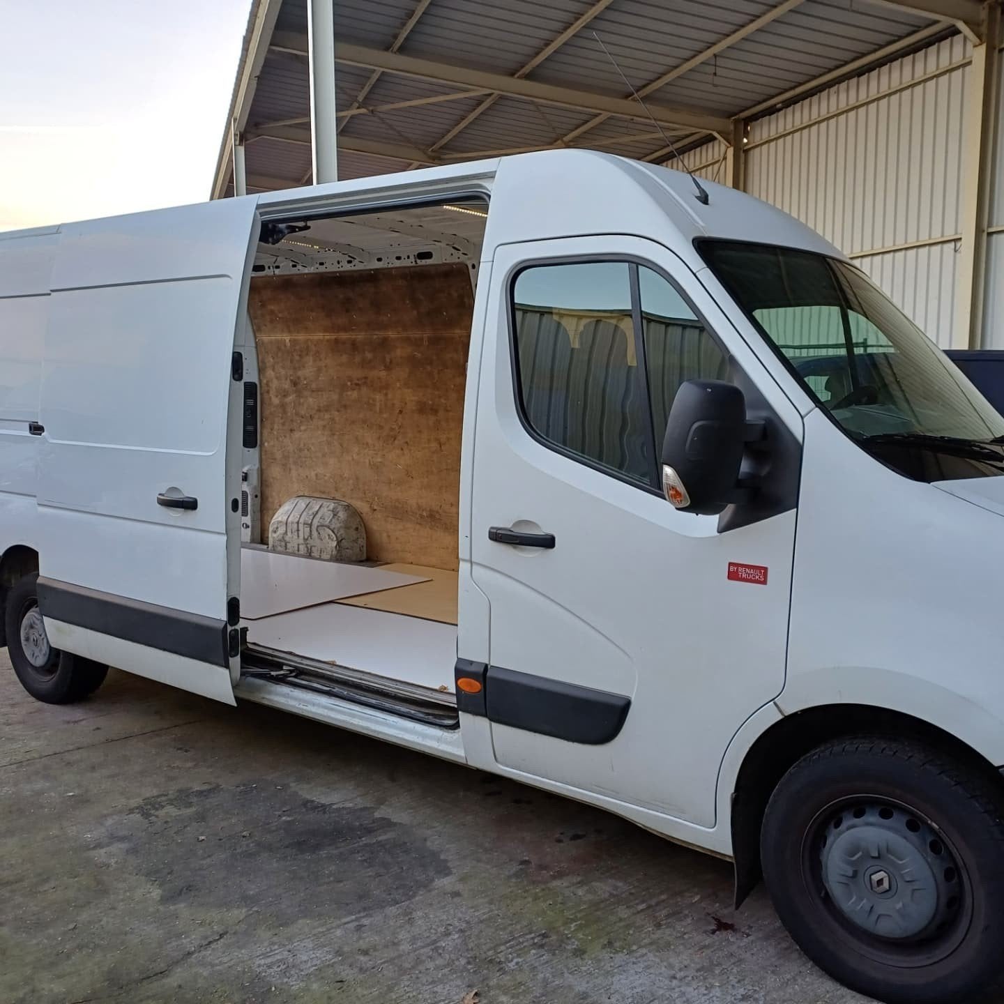 Verhuiswagen te huur | Camionette Huren zonder chauffeur 7/7, Automaat, Euro 6, Wit, Bedrijf