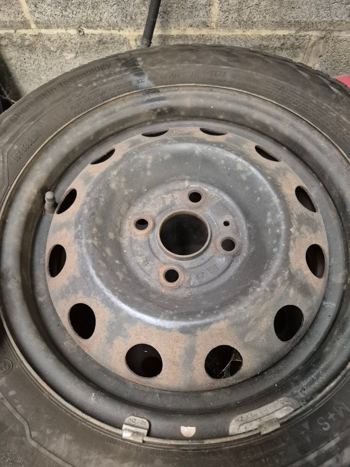 4 jante hiver hyundai i20  14 pouce uniroyal, Enlèvement