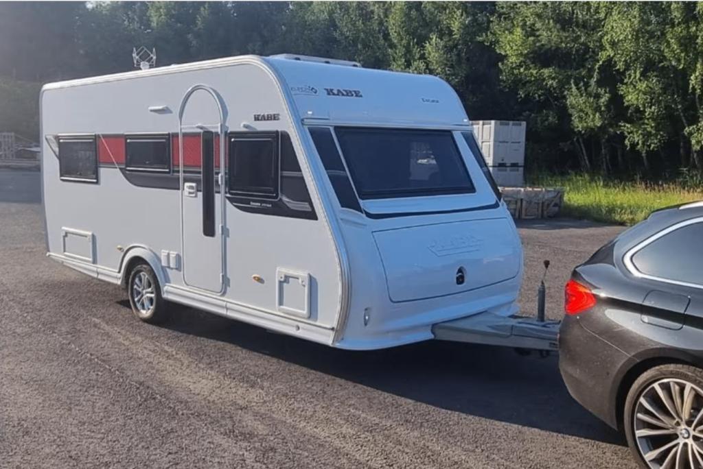 KABE 470 GLE ESTATE, Caravans en Kamperen, Caravans, Particulier, tot en met 4, Rondzit, Kabe, 2 aparte bedden, Omvormbare zithoek