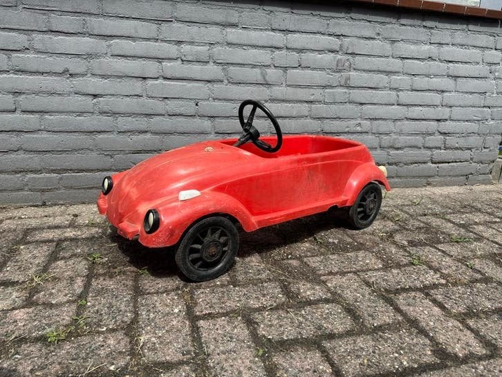 Rode VW trapauto voor kinderen - Vintage model