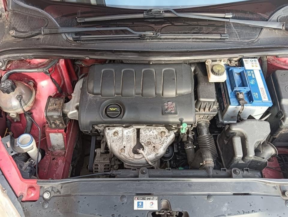 Peugeot 307, Autos, Peugeot, Particulier, Essence, Euro 5, Berline, 5 portes, Boîte manuelle, Rouge, Noir, Tissu, Traction avant