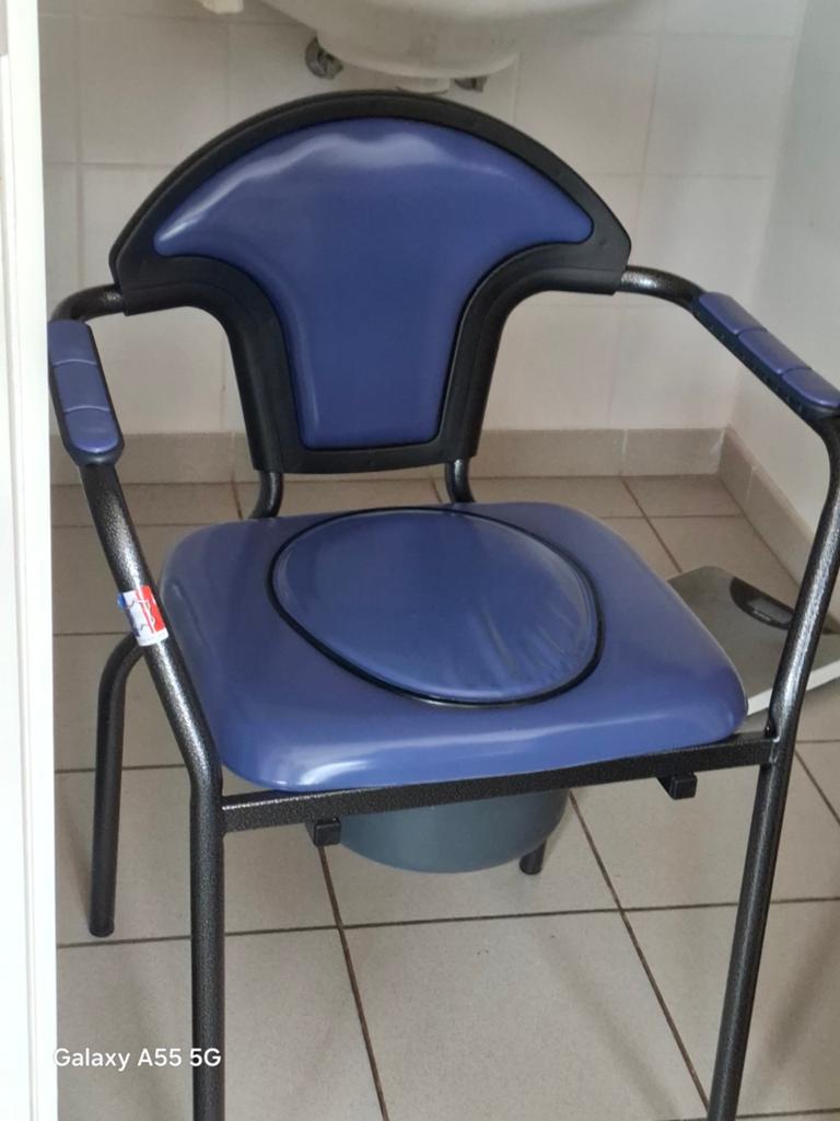 Chaise wc bleue, Divers, Matériel Infirmier