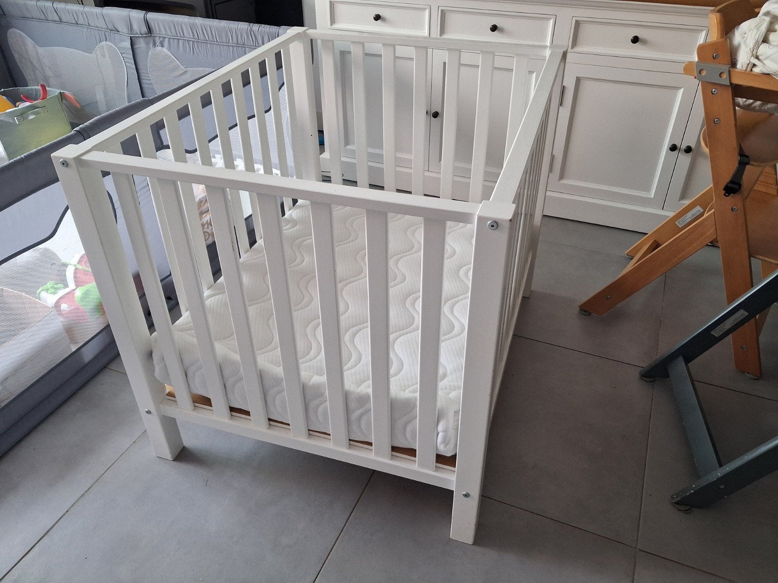 witte houten babybox bopita, Kinderen en Baby's, Ophalen, Gebruikt, Rechthoekig, In hoogte verstelbaar