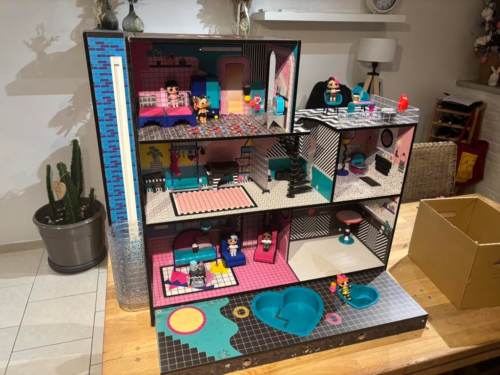 Lol poppenhuis, Ophalen, Zo goed als nieuw, Poppenhuis