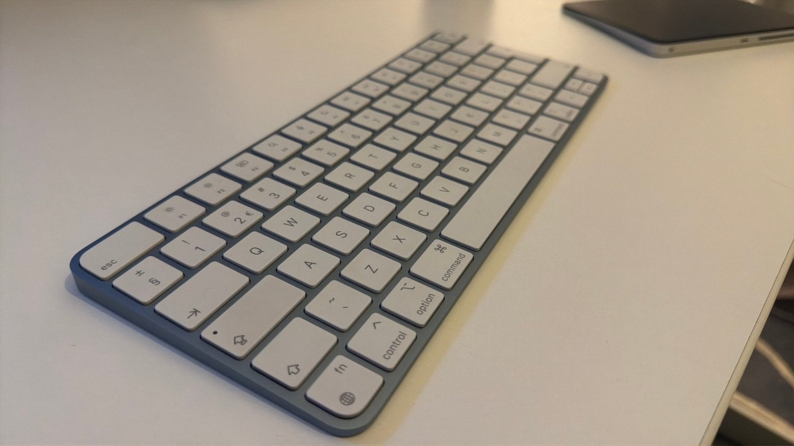 Apple Magic Keyboard QWERTY MET Touch ID, Computers en Software, Ophalen, Zo goed als nieuw, Draadloos, Ergonomisch