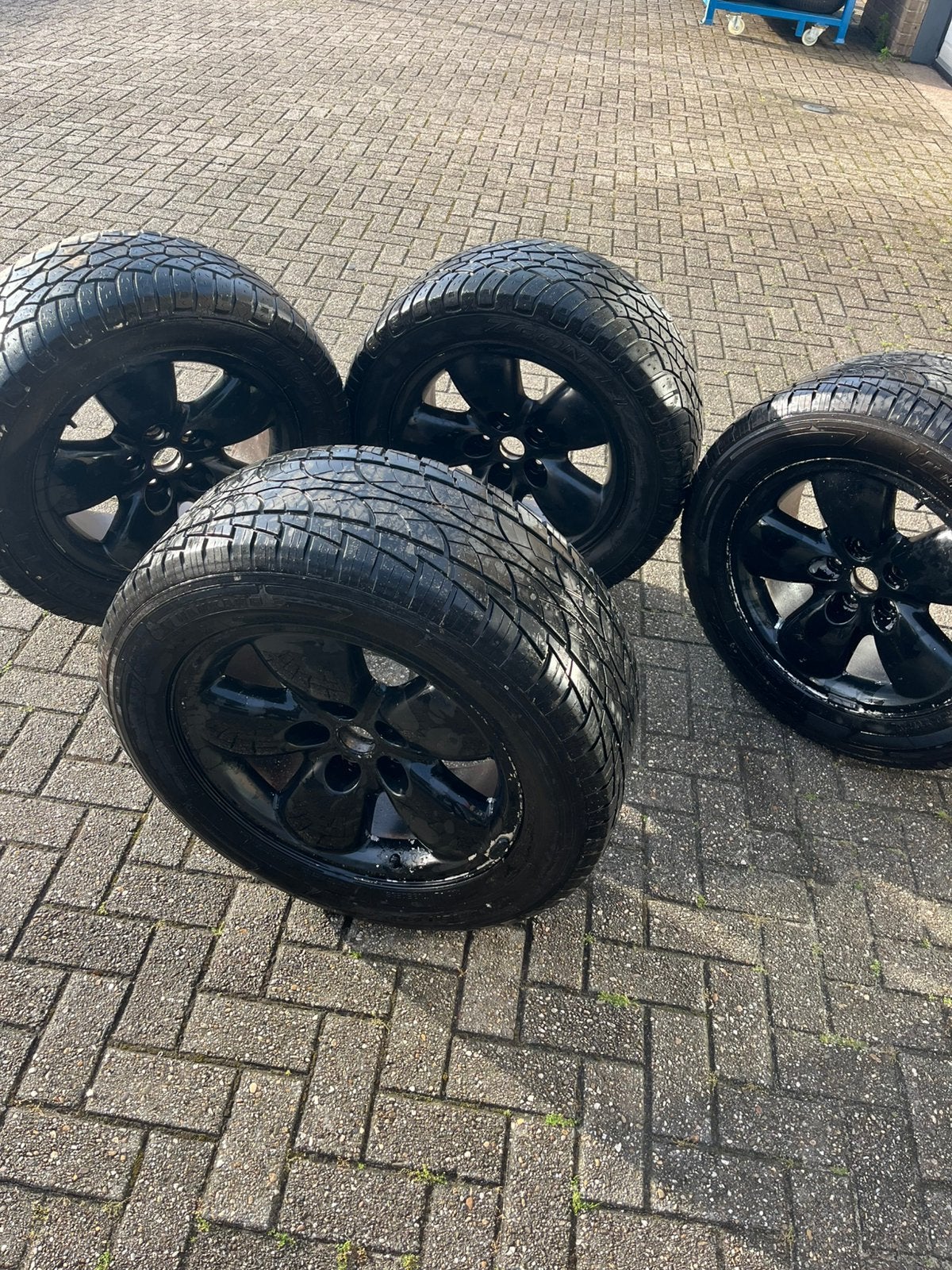 20 inch 5x139.7 zwarte velgen met banden dodge ram 1500, Ophalen of Verzenden, Dodge