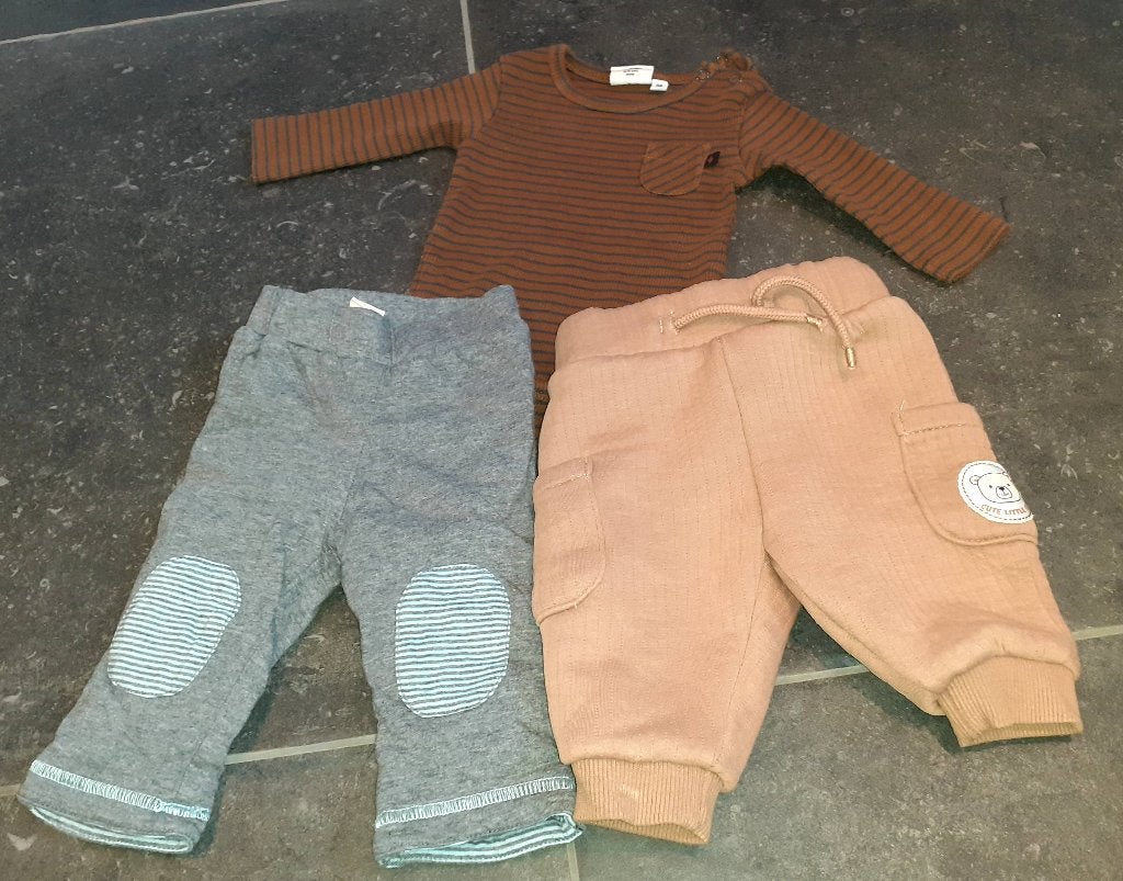 Baby kleding 3 stuks 50-56, Kinderen en Baby's, Babykleding | Maat 50, Ophalen of Verzenden, Nieuw, Jongetje of Meisje, Setje