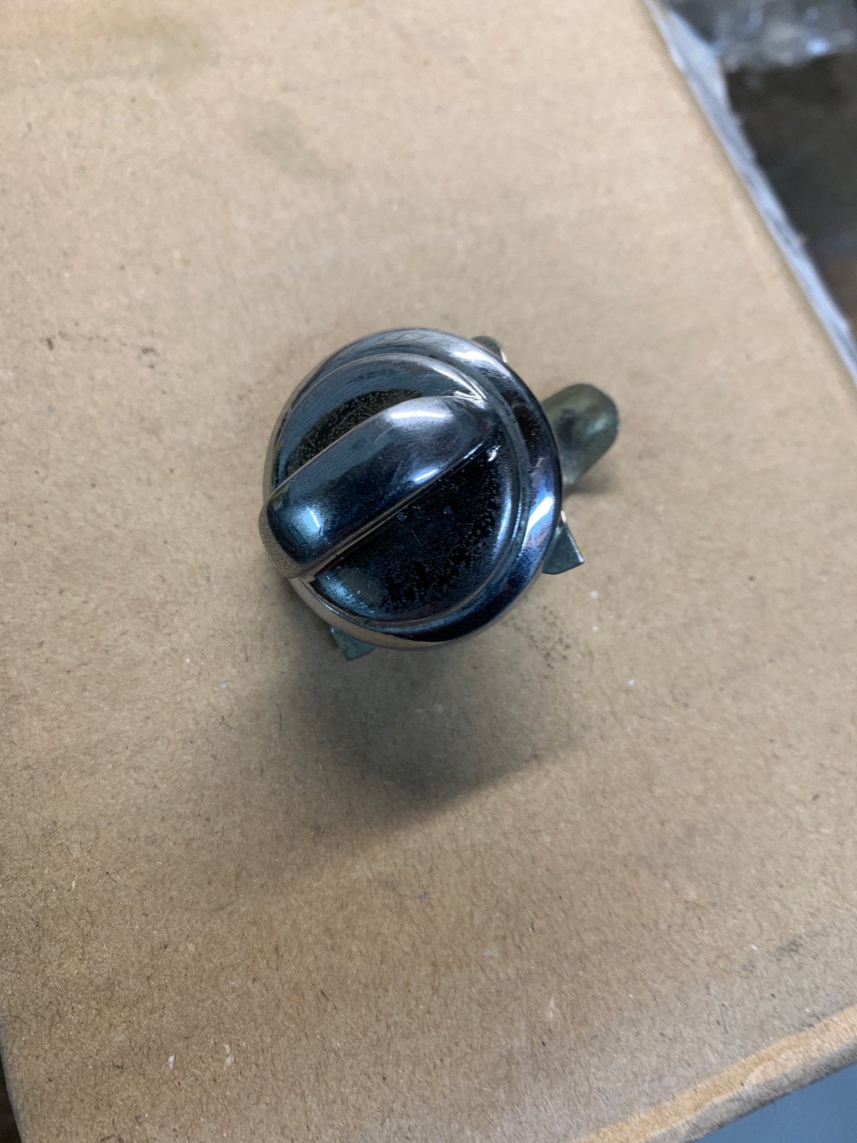 Datsun 240Z Gas door lock (slotje tank klep), Ophalen of Verzenden