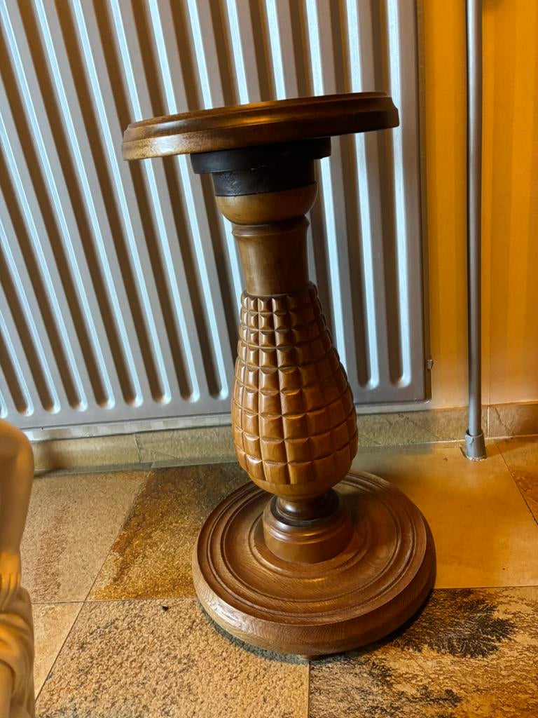 Houten piëdestal met centraal gesneden ananaspatroon, Ophalen, Zo goed als nieuw