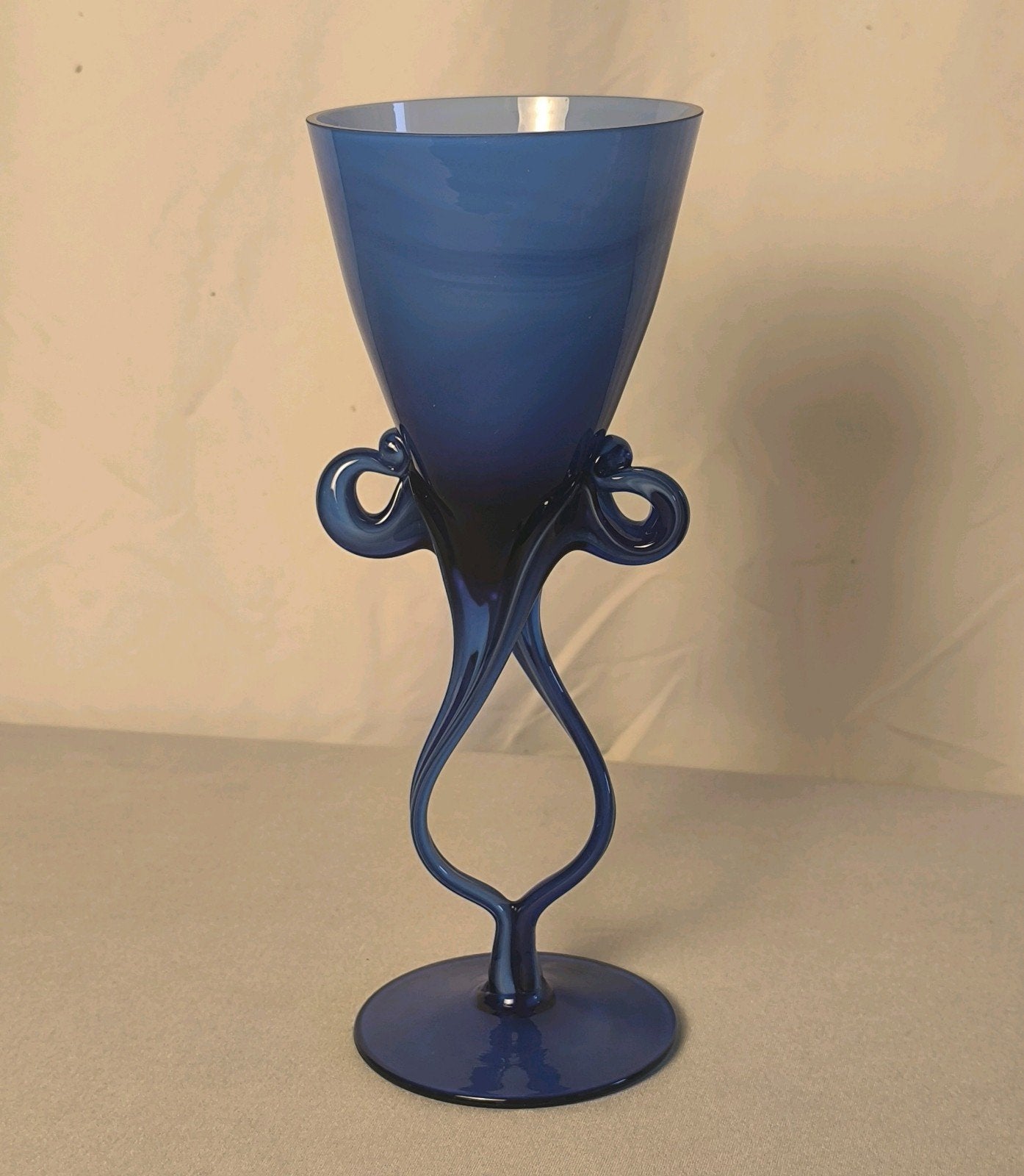 Vase en verre vintage Jozefina Krosno bleu cobalt, Antiquités & Art, Enlèvement ou Envoi