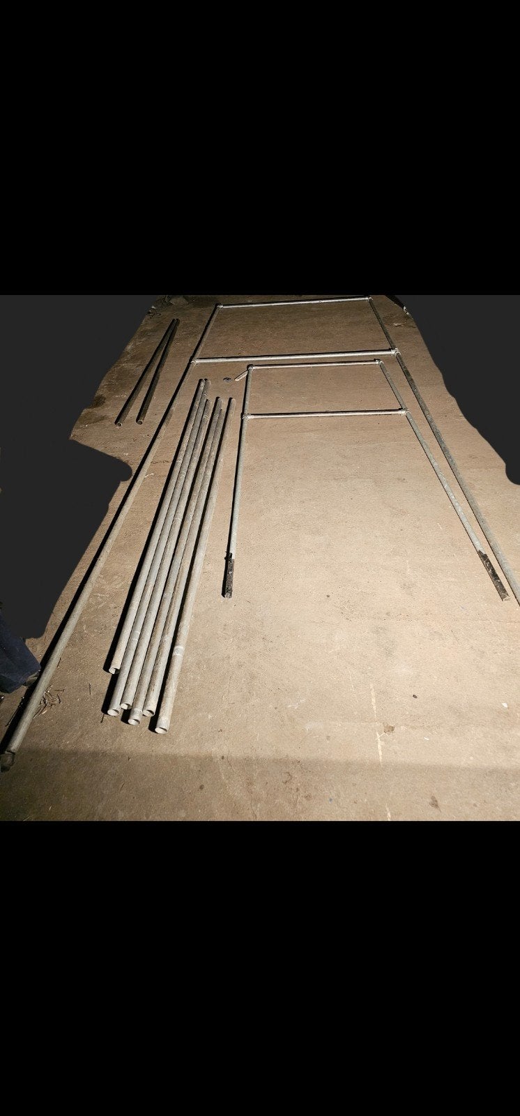Grote metalen reclameframes + aluminium buizen, Ophalen