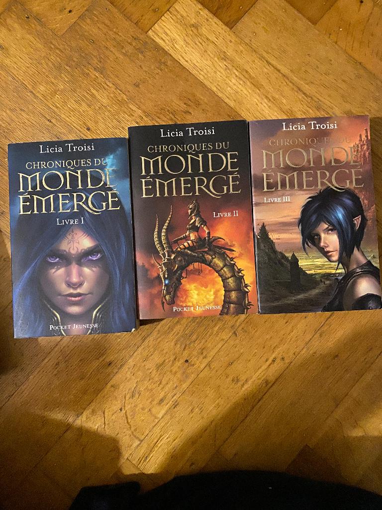 « Chroniques du monde Émergé » de Licia Troisi, Enlèvement, Comme neuf, Licia Troisi