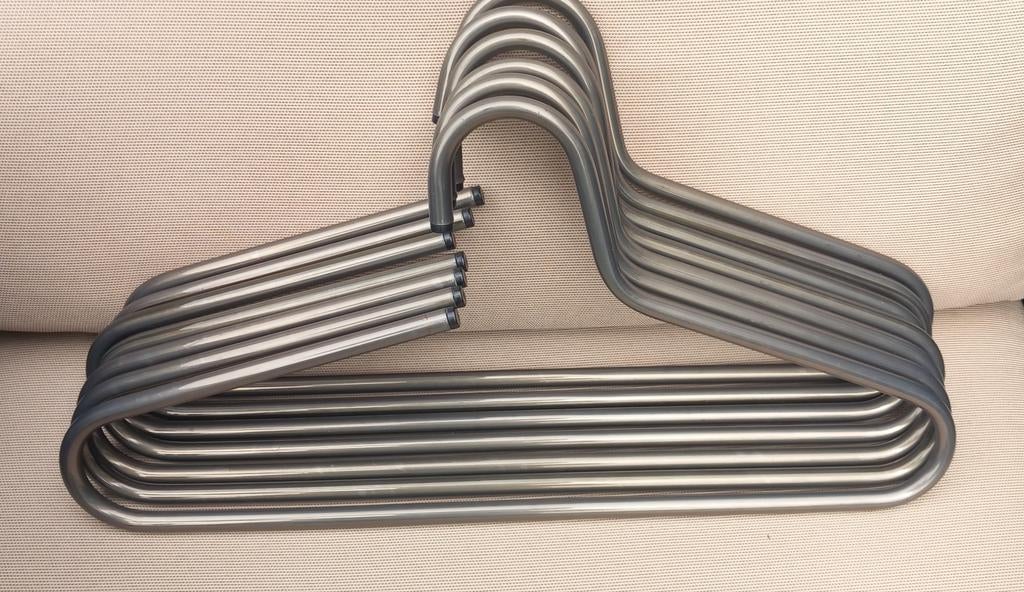 8 kleerhangers in metaal ( bronskleur), Ophalen, Metaal