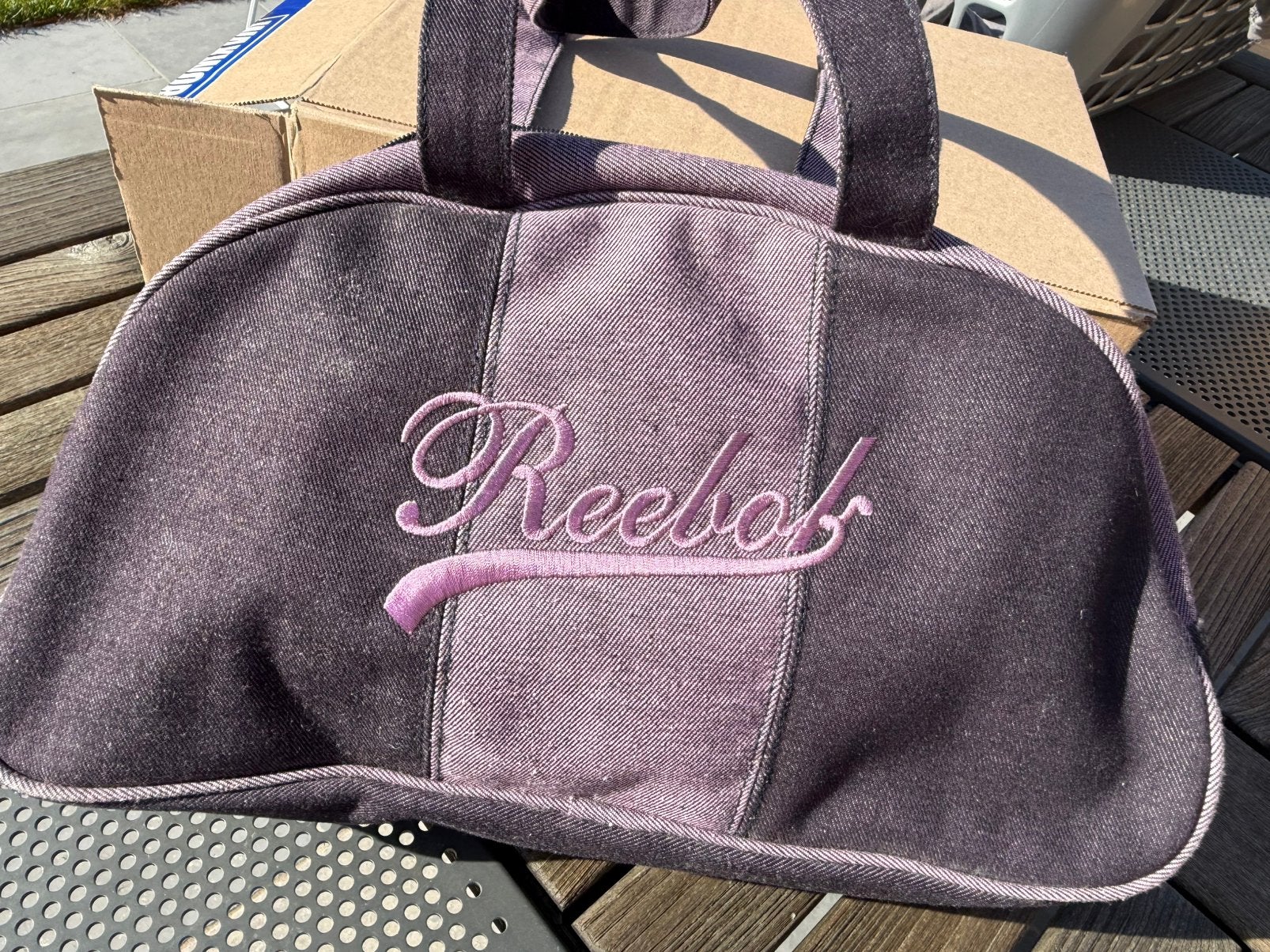 Handtas Reebok tweekleurig paars . Nieuw!!!, Bijoux, Sacs & Beauté, Enlèvement ou Envoi, Neuf, Violet, Autres types