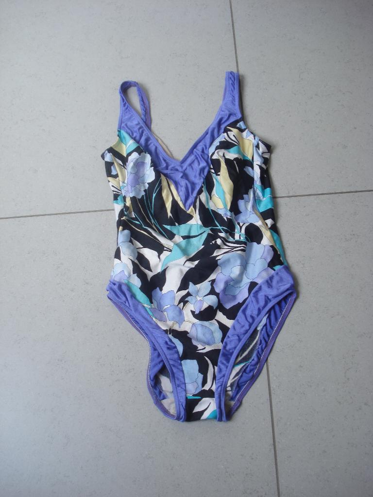 Badpak, dames. mt 42/44, Kleding | Dames, Badmode en Zwemkleding, Ophalen of Verzenden, Gedragen, Badpak
