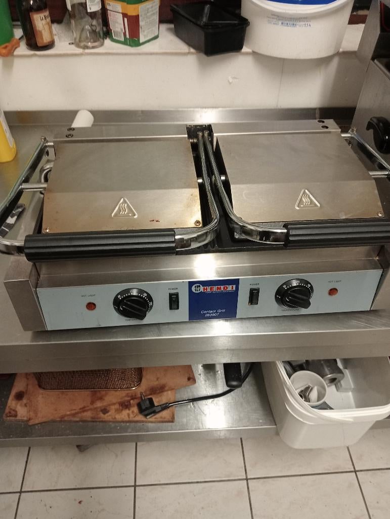 Appareil Grill panini, Enlèvement, Utilisé
