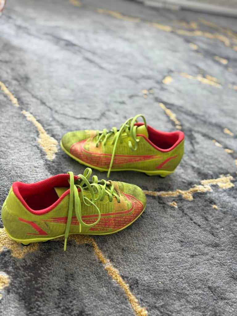 Nike voetbalschoenen, Sport en Fitness, Ophalen, Zo goed als nieuw, Schoenen