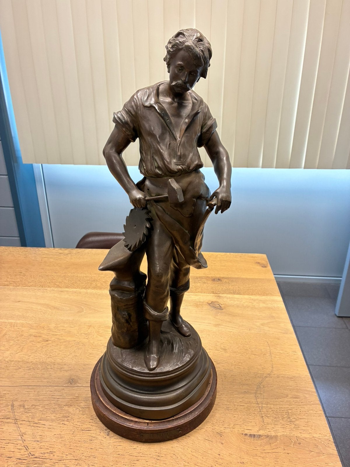 Smid van brons, Ophalen, Brons