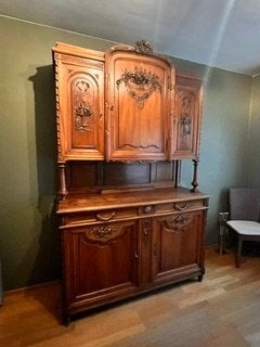 antieke kast met snijwerk, Antiek en Kunst, Ophalen