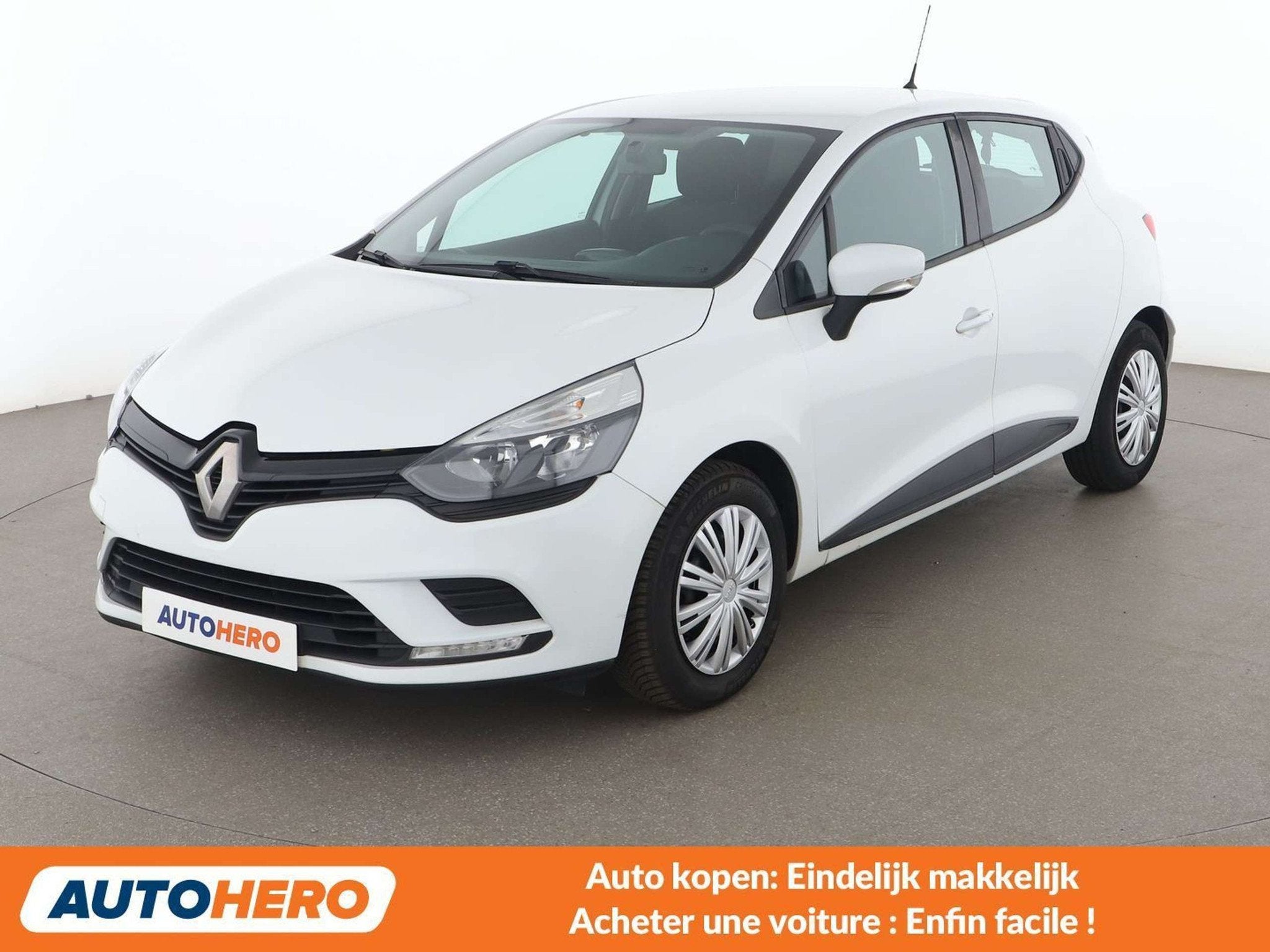 Renault Clio 1.2 Life (bj 2018), Auto's, Voorwielaandrijving, Stof, Gebruikt, https://public.car-pass.be/vhr/78636362-bc8b-4985-be69-bfe552d44e9b