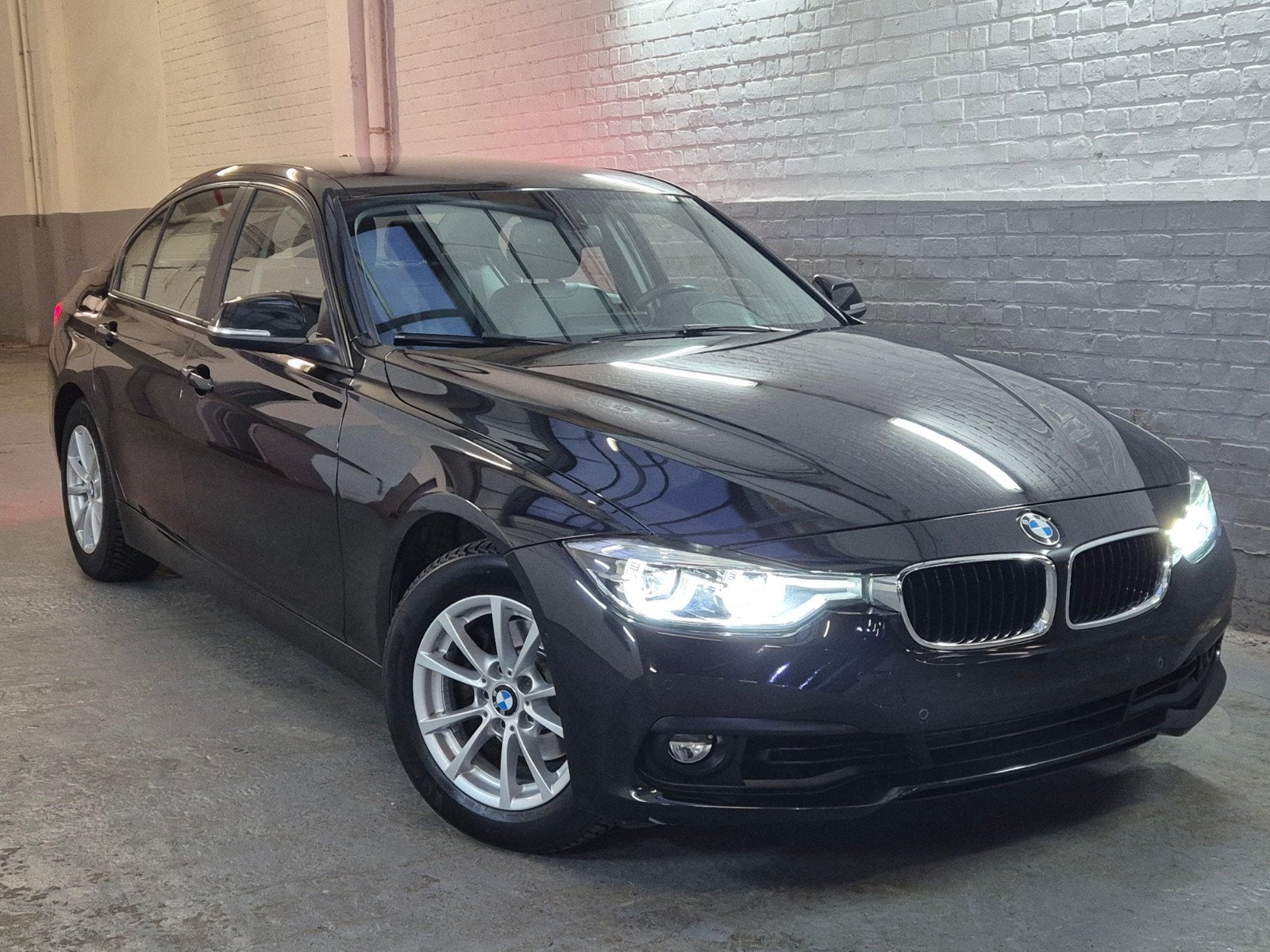Bmw 318i Autom.-03/2016-1eig.-83000km-Topstaat-Garantie, Zwart, Leder, 3 cilinders, 3 Reeks