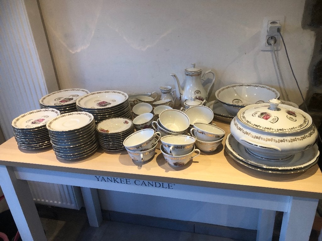 Grand service 79 pièces véritable porcelaine de Chauvigny, Enlèvement, Utilisé, Porcelaine