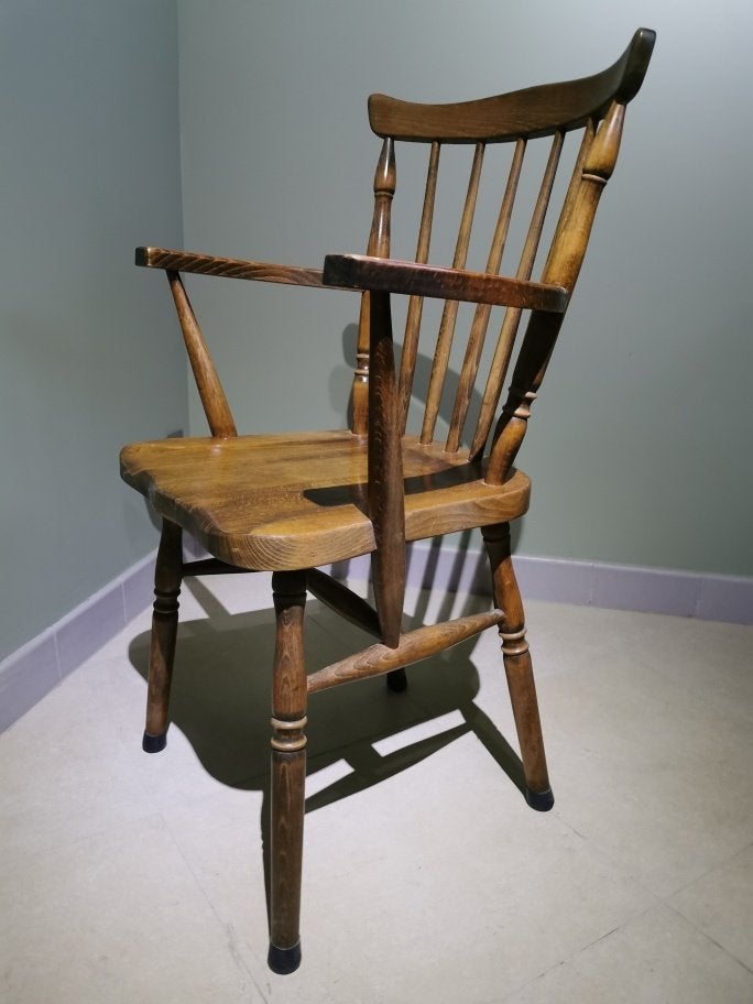 4 Stevige volhouten stoelen met armleuning., Enlèvement, Bois
