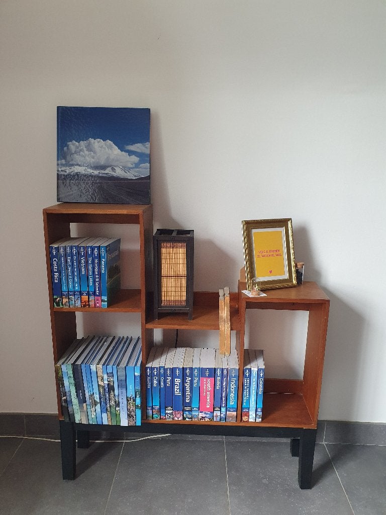 Retro houten kastje/ boekenrek, Ophalen