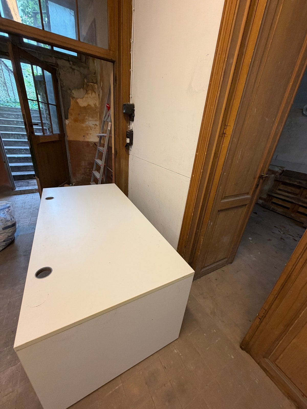 Groot wit bureau, Huis en Inrichting, Ophalen, Gebruikt