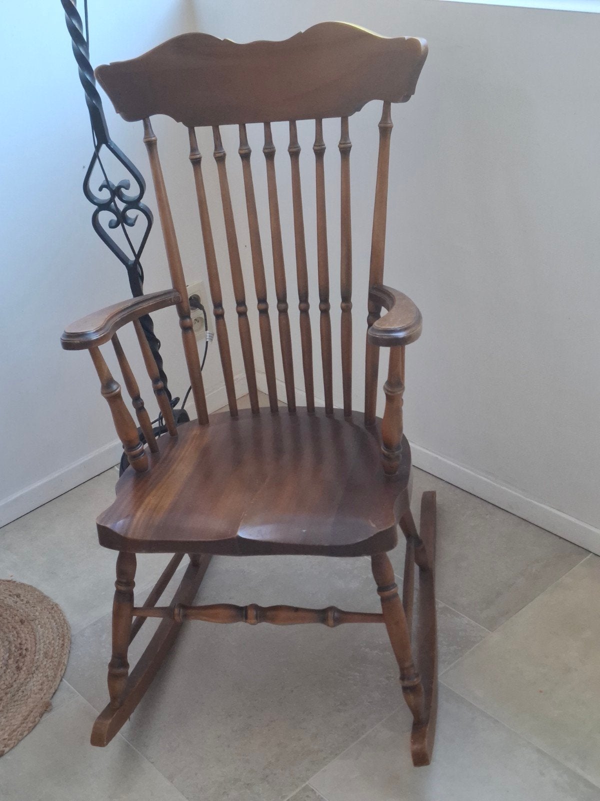 Rocking chair en bois foncé, Maison & Meubles, Enlèvement, Utilisé, Bois, Scandinave