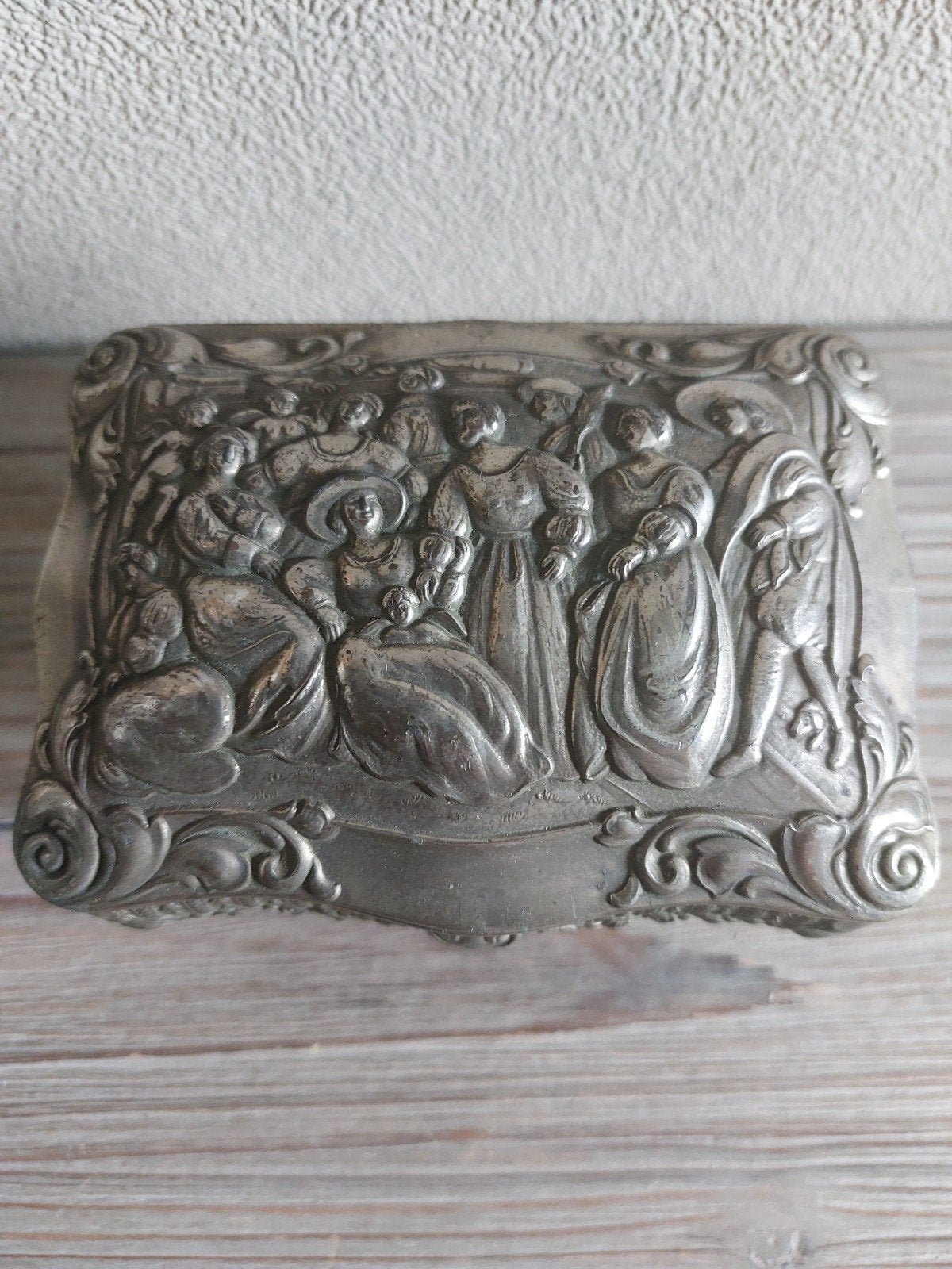 Antiek juwelendoos, Ophalen