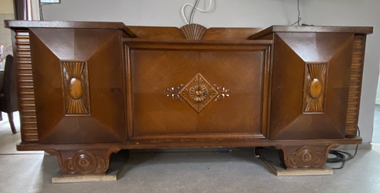 Mooi dressoir jaren 1930, Enlèvement