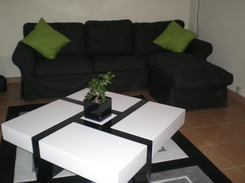 Très jolie table de salon noire et blanche Très bon état!, Maison & Meubles, Tables | Tables de salon, Moins de 50 cm, 50 à 100 cm
