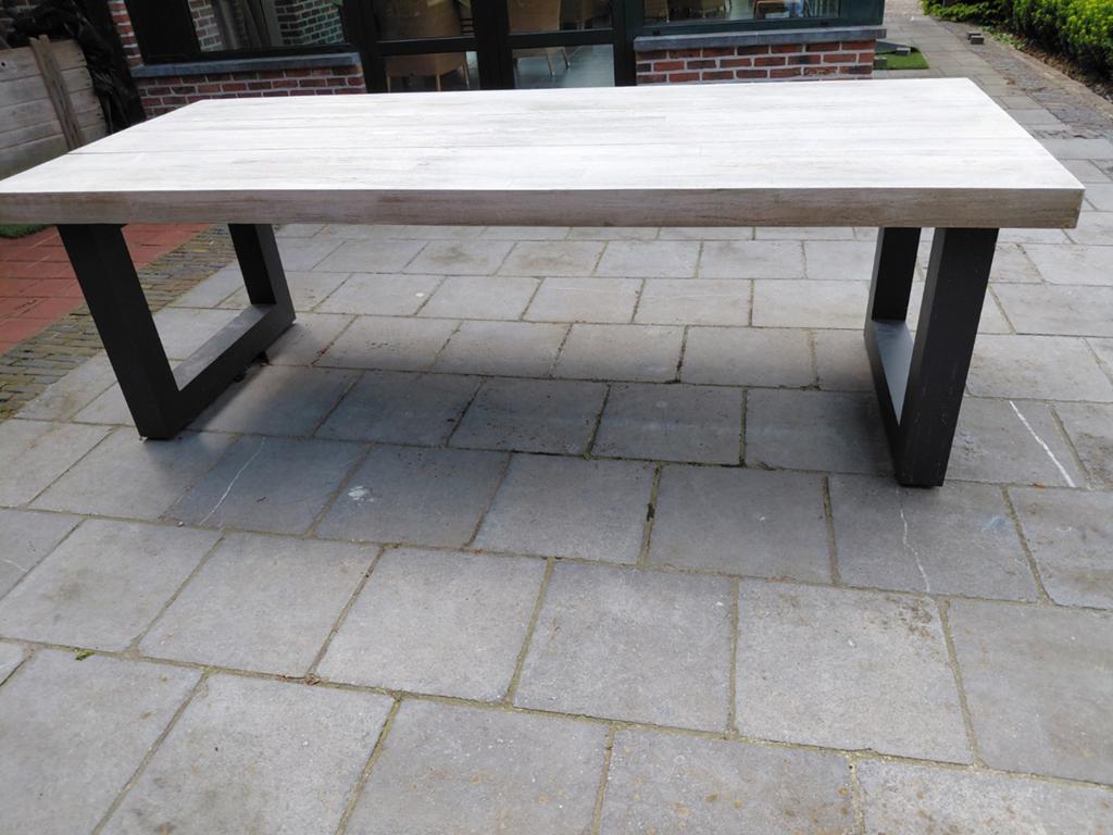 Teak tuintafel, Ophalen, Teakhout