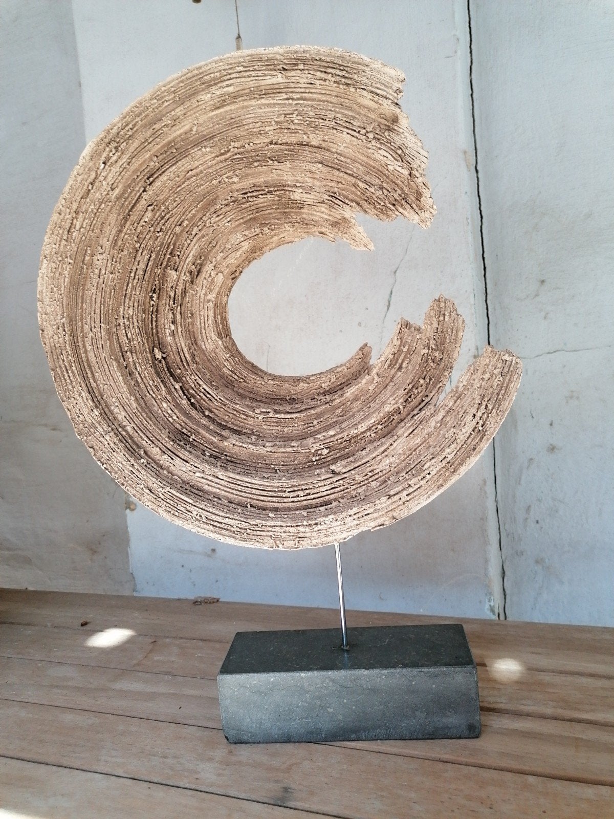 kunstwerk in klei op sokkel, Ophalen