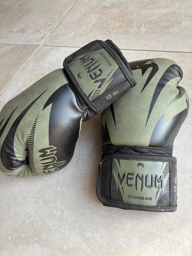 Venum bokshandschoenen, Ophalen, Zo goed als nieuw, Bokshandschoenen