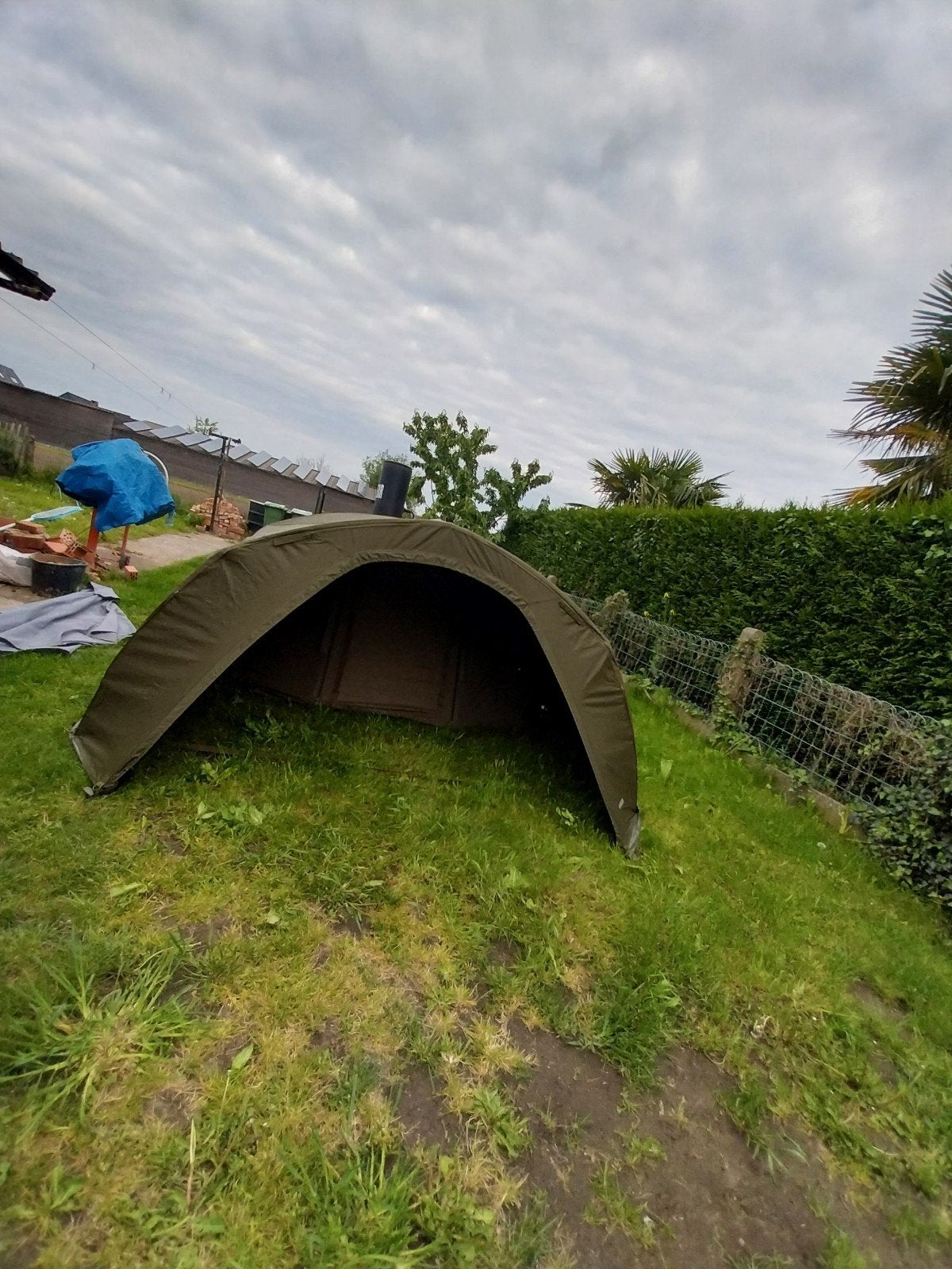 Trakker tempest 100 brolly met social cap, Sports nautiques & Bateaux, Pêche à la ligne | Carpes, Enlèvement ou Envoi