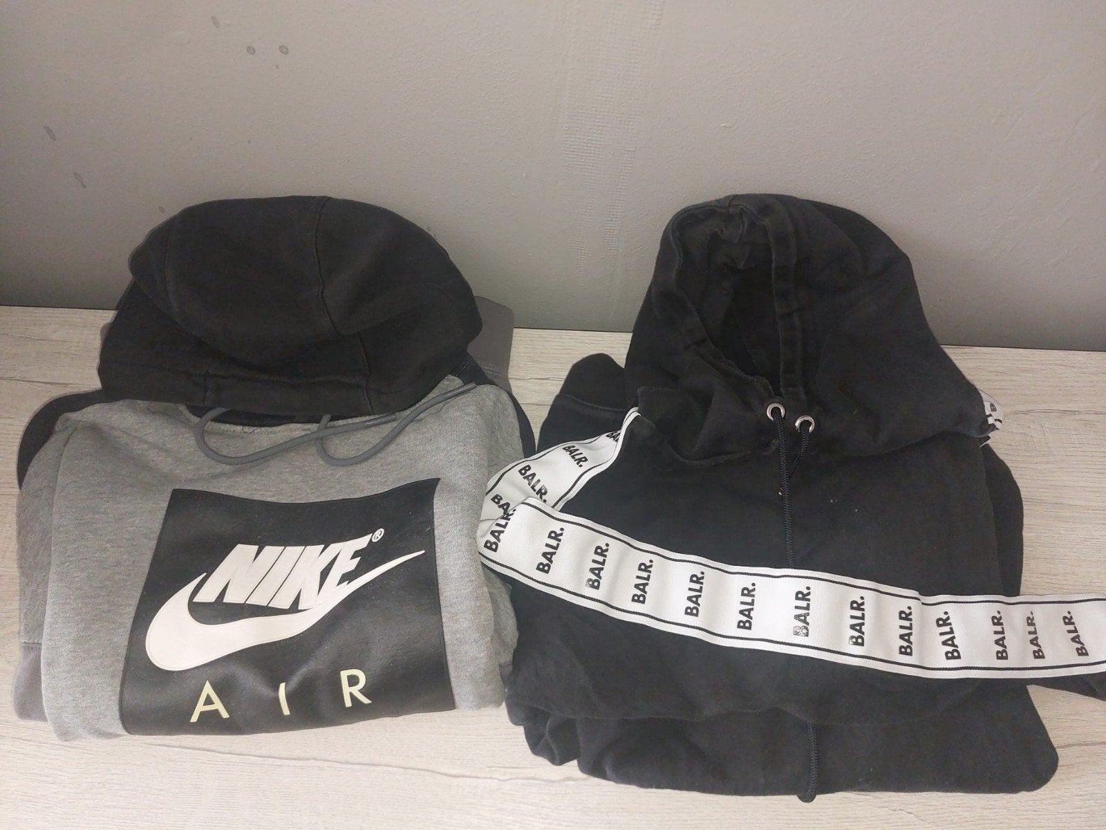 2 truien Small, Vêtements | Hommes, Packs de vêtements pour hommes, Enlèvement