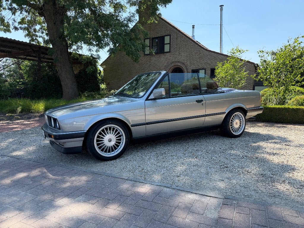 Bmw e30 325I Cabriolet | oldtimer | nieuwe cabriokap, Autos, Cuir, Argent ou Gris, Achat, 2500 cm³