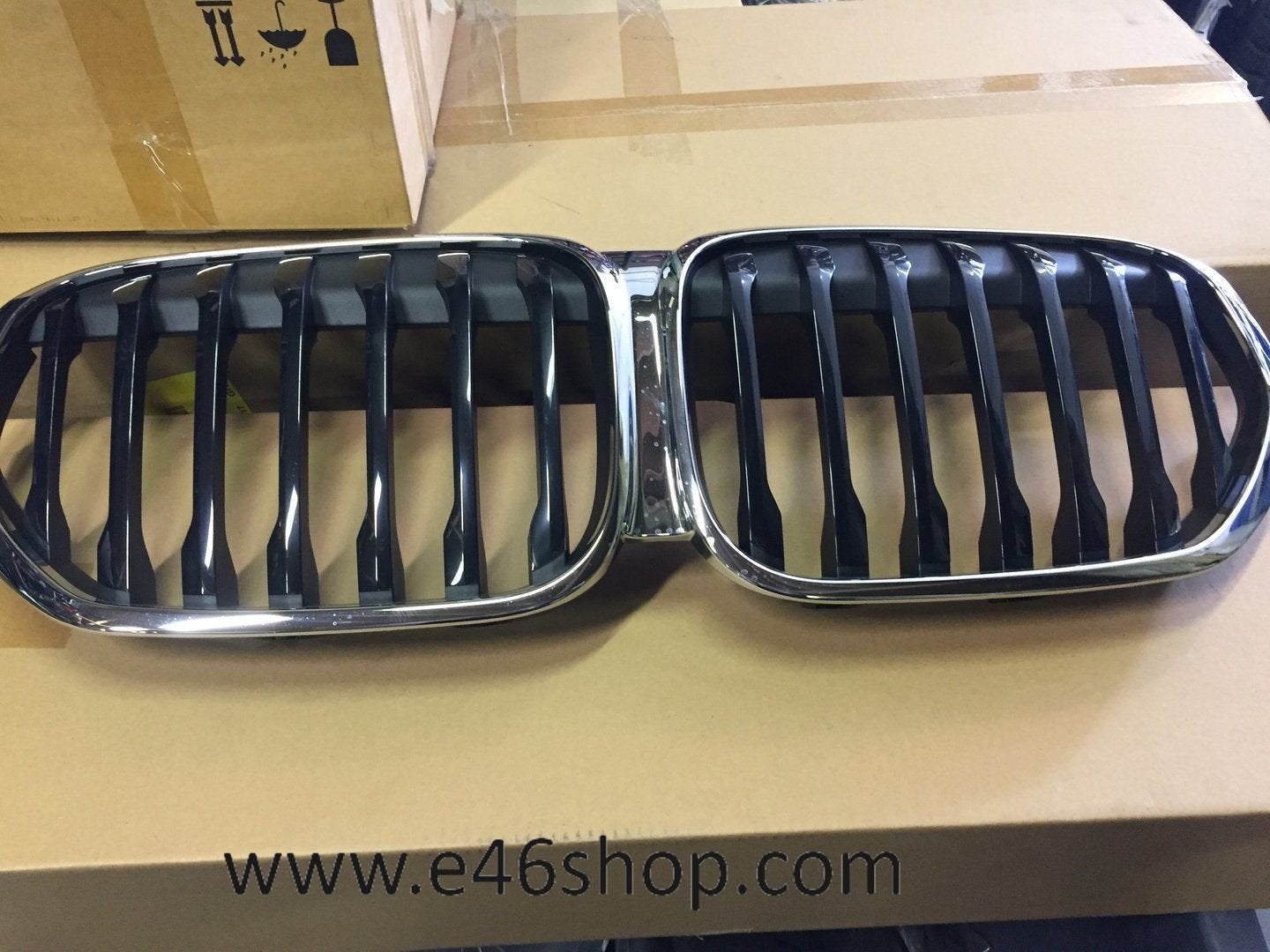 GRILLE NIEREN BMW X1 F48 OE 51138493450 VAN DEMO, -, Utilisé, -, Enlèvement ou Envoi